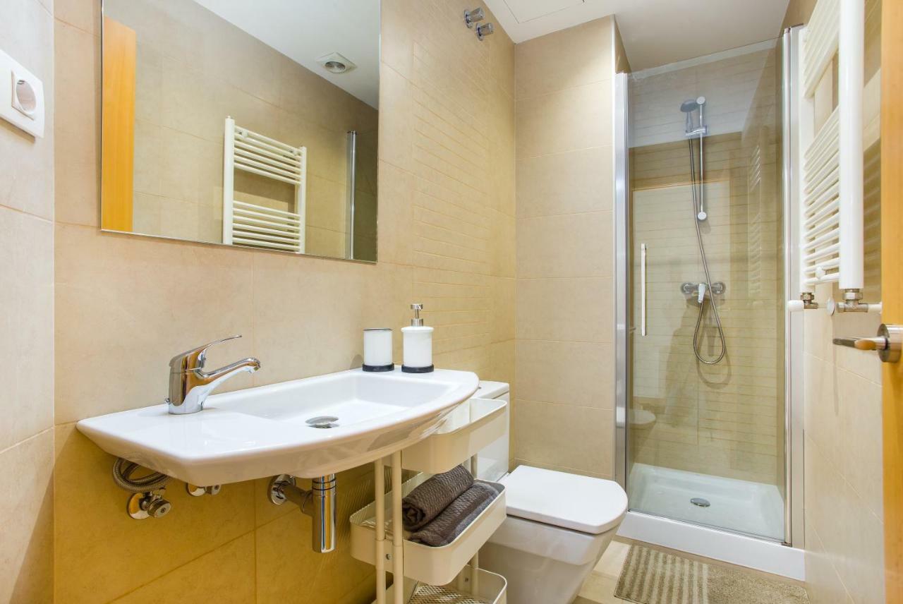 Feriapiso Apartments Palmer L'Hospitalet de Llobregat Bagian luar foto